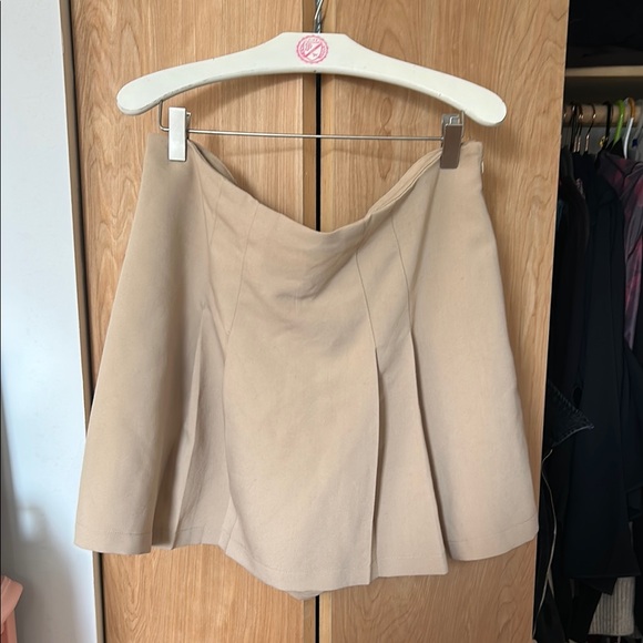 Elegant Tan Women's Skirt - Picture 1 of 3